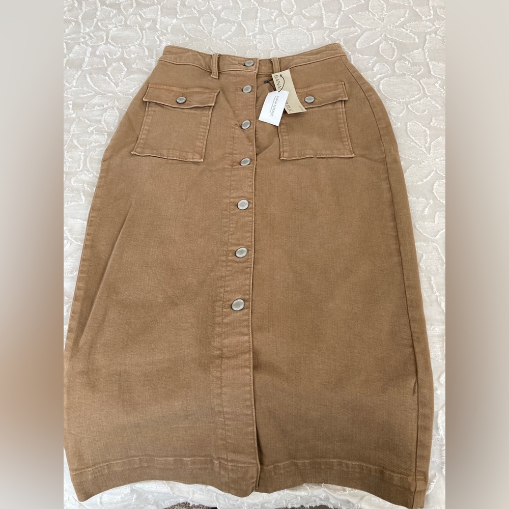 BR button down midi skirt.